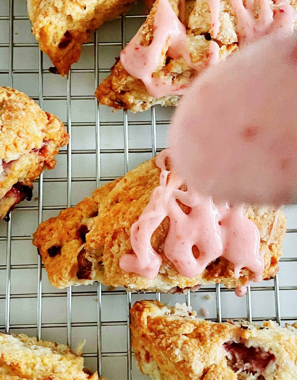 Homemade Strawberry Drizzle: Simple Steps for Juicy Cakes